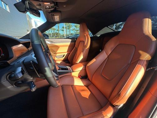 2025 Porsche 911 Carrera