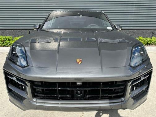 2025 Porsche Cayenne GTS