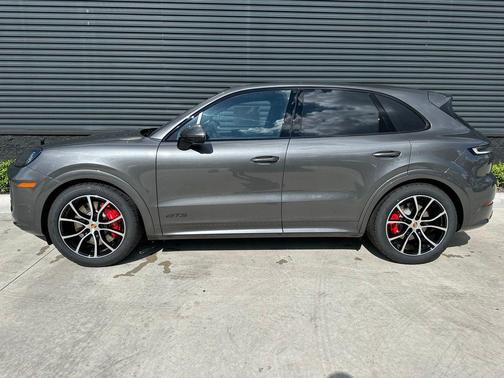 2025 Porsche Cayenne GTS