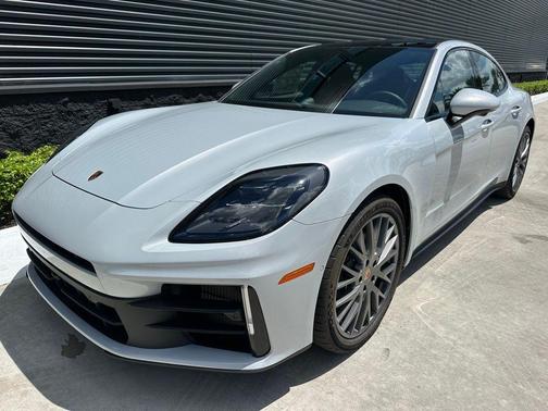 2025 Porsche Panamera Base