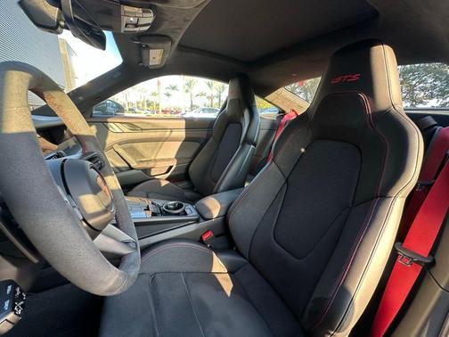 2025 Porsche 911 Carrera 4 GTS