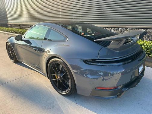 2025 Porsche 911 Carrera 4 GTS