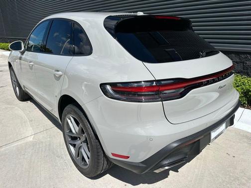 2026 Porsche Macan Base