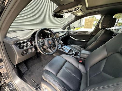 2022 Porsche Macan Base