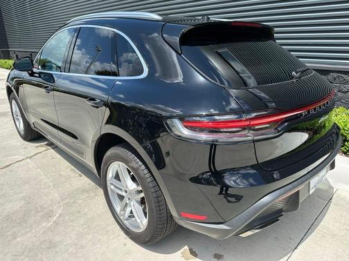 2022 Porsche Macan Base