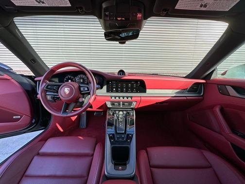 2025 Porsche 911 Carrera