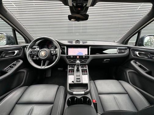 2025 Porsche Macan T