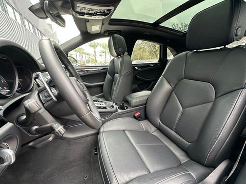 2025 Porsche Macan T