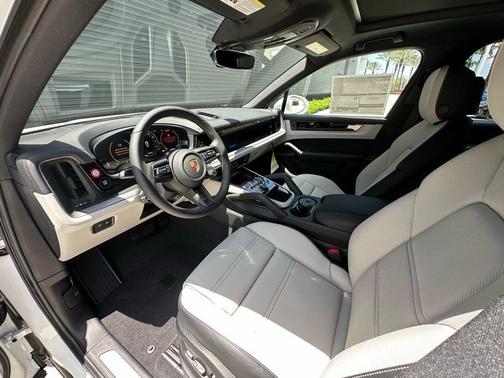 2025 Porsche Cayenne Base