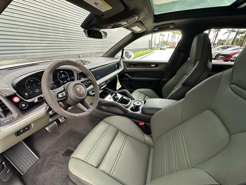 2026 Porsche Cayenne GTS