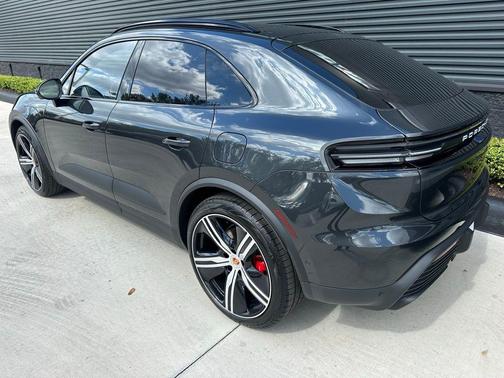 2026 Porsche Macan 4S