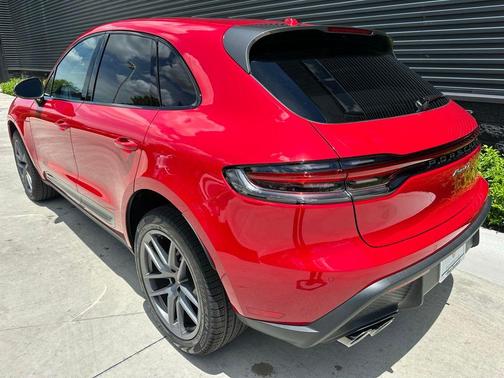 2025 Porsche Macan T