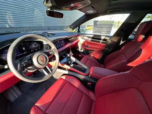 2025 Porsche Macan Base