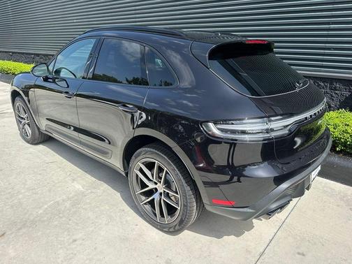 Jet Black Metallic 2026 Porsche Macan Base