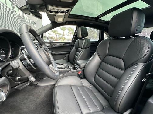 2025 Porsche Macan T