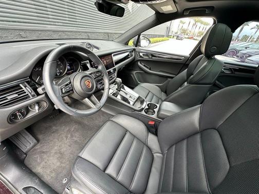2025 Porsche Macan T