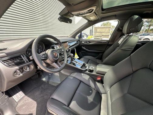 2025 Porsche Macan T