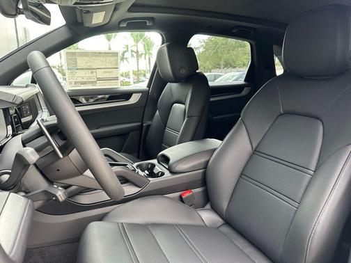 2024 Porsche Cayenne Base