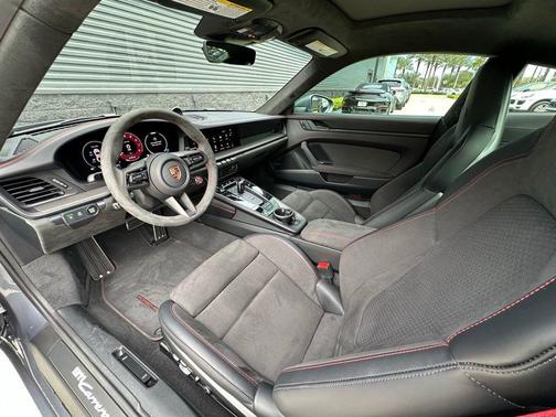 2025 Porsche 911 Carrera GTS