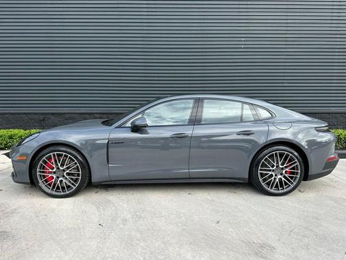 2026 Porsche Panamera Turbo