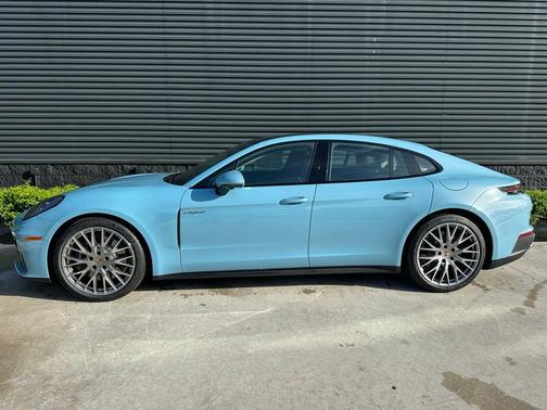 2026 Porsche Panamera 4