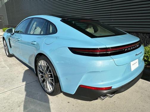 2026 Porsche Panamera 4