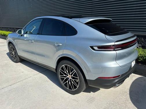 Dolomite Silver Metallic 2026 Porsche Cayenne AWD