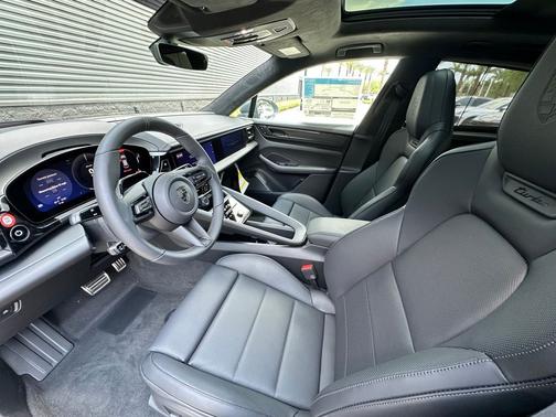Slate 2026 Porsche Macan Turbo