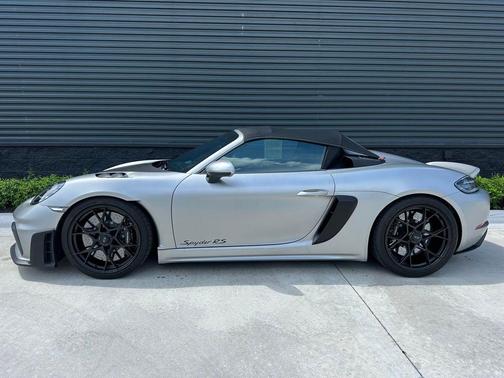 2025 Porsche 718 Spyder RS