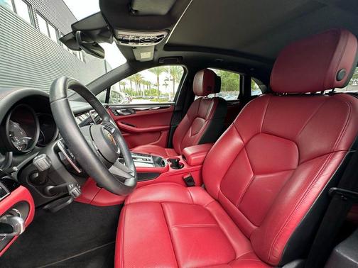 Chalk 2023 Porsche Macan S