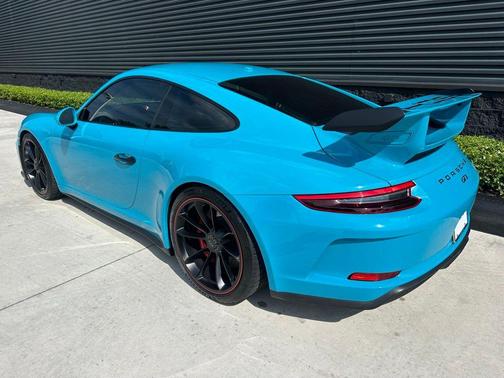 Blue 2018 Porsche 911 GT3