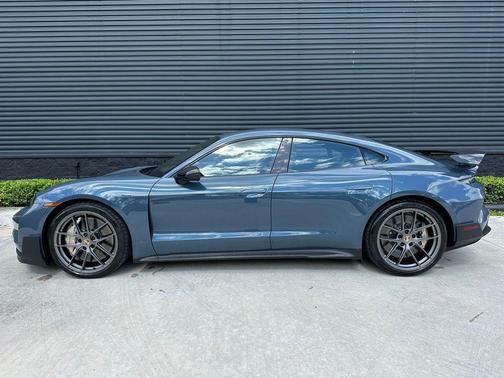 2025 Porsche Taycan Turbo GT