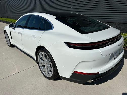 2026 Porsche Panamera Base