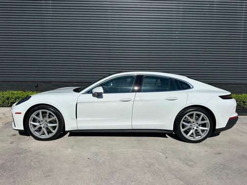 2026 Porsche Panamera Base