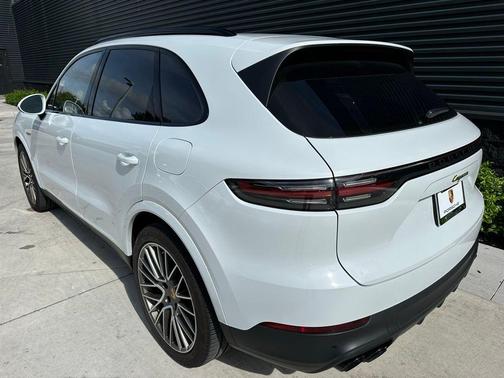 2023 Porsche Cayenne E-Hybrid Platinum Edition