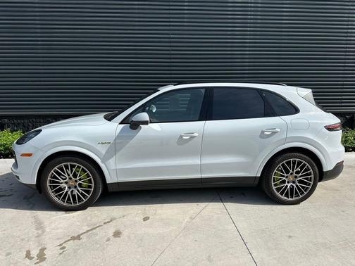 2023 Porsche Cayenne E-Hybrid Platinum Edition