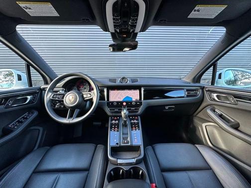 2025 Porsche Macan T