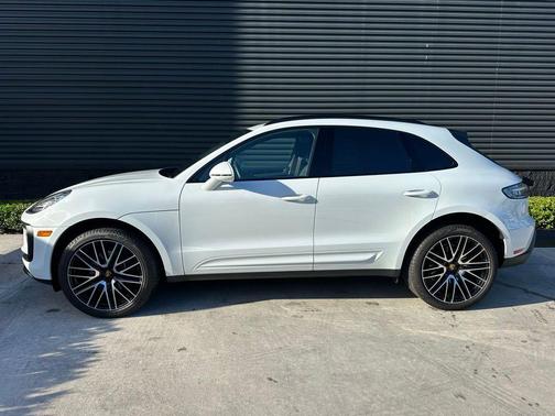 2025 Porsche Macan T