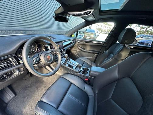 2025 Porsche Macan T