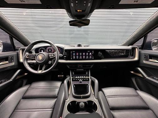 2025 Porsche Cayenne GTS