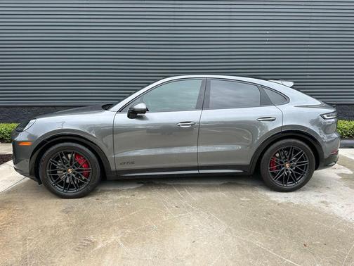 2025 Porsche Cayenne GTS
