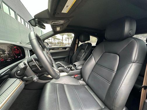 2025 Porsche Cayenne GTS