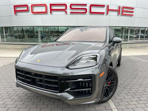2025 Porsche Cayenne GTS