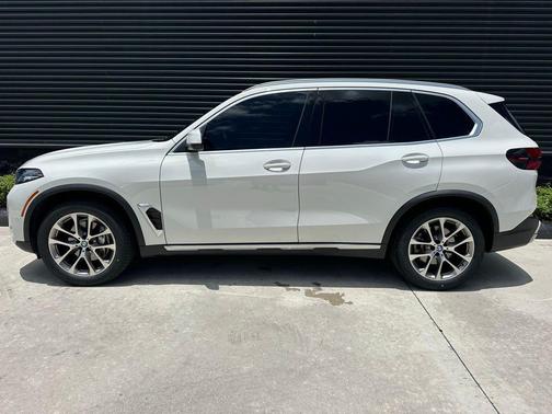 Alpine White 2024 BMW X5 sDrive40i