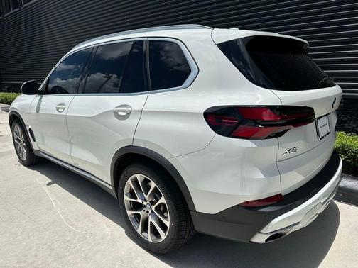 Alpine White 2024 BMW X5 sDrive40i