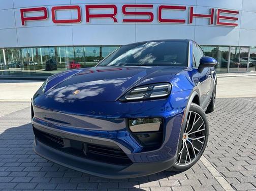 Gentian Blue Metallic 2026 Porsche Macan 4