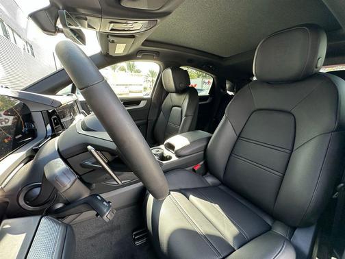 2025 Porsche Cayenne AWD