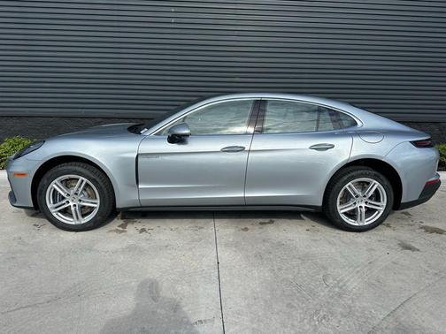 2025 Porsche Panamera E-Hybrid 4