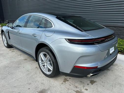2025 Porsche Panamera E-Hybrid 4