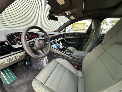 2025 Porsche Panamera E-Hybrid 4